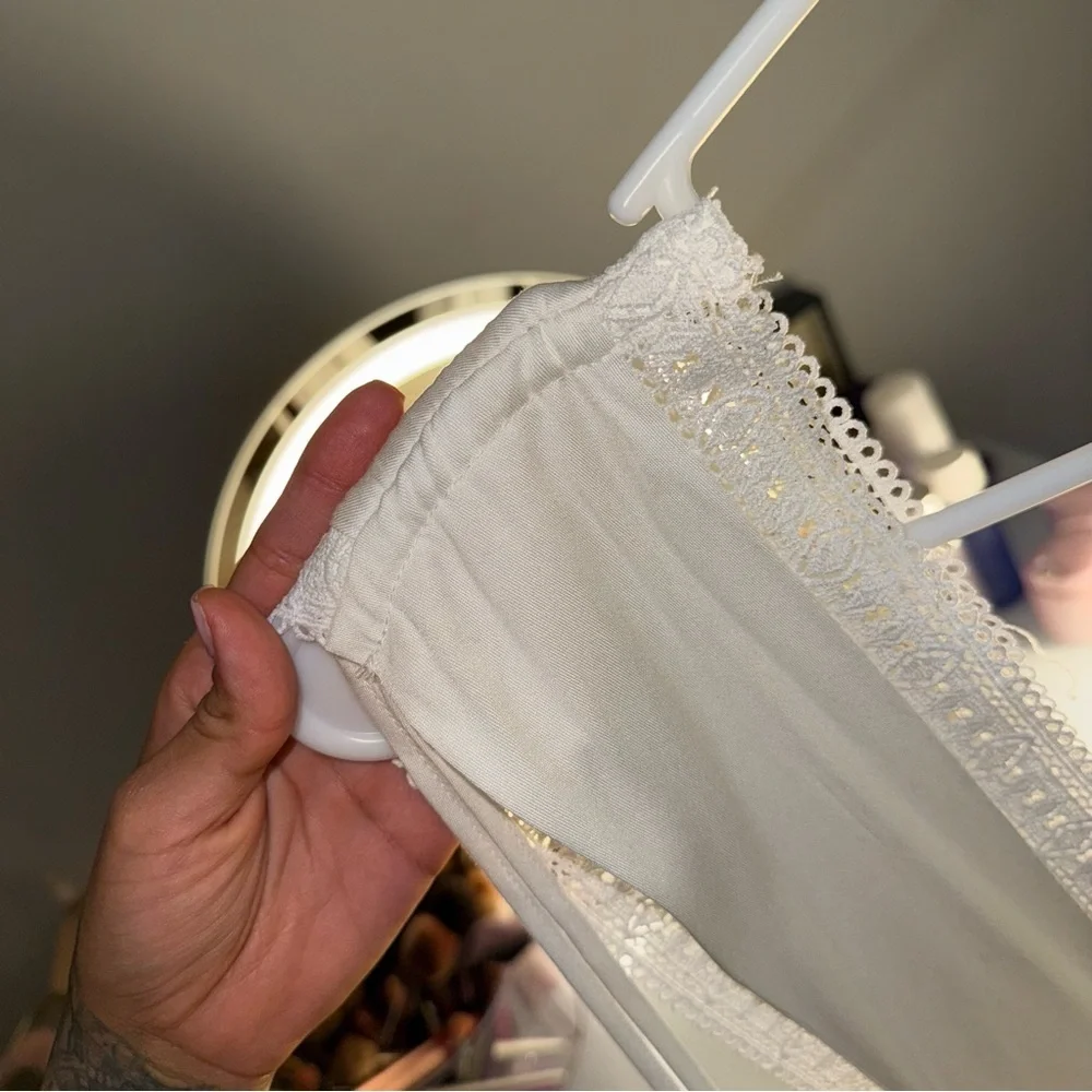 White Plunge Sleeveless Lace Dress - Picture 11 of 11